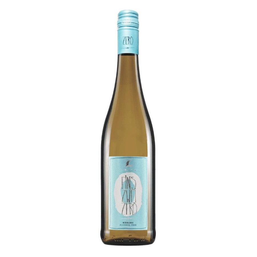 Eine Weinflasche EINS - ZWEI - ZERO Riesling vom Weingut Leitz.